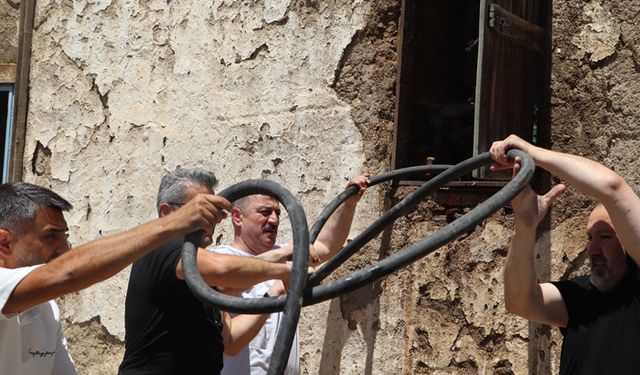 Anahtar Parti Bursa İl Başkanı Aslan, yangına müdahale etti