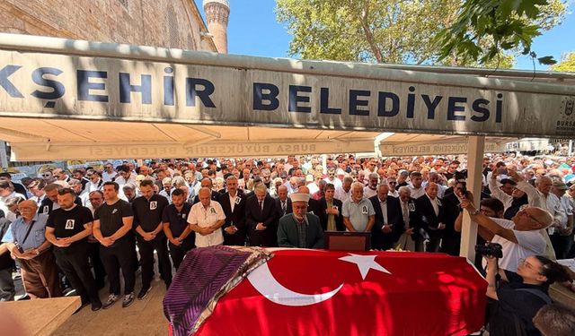 CHP'li vekil için en ön safta cenaze namazı kıldı