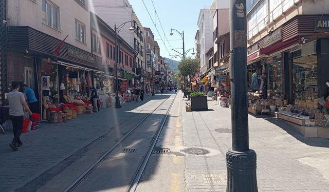 Bursa'da sıcaktan bunaldılar, kasayı havuz yaptılar