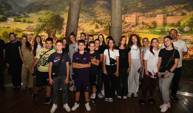 Bosna’dan gelen öğrenciler Bursa’yı geziyor