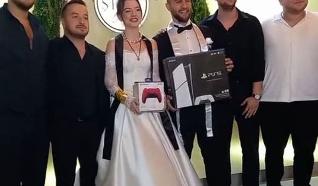 Damat ve geline bakın ne taktılar?