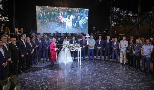 Bursa'da siyasetçileri buluşturan düğün
