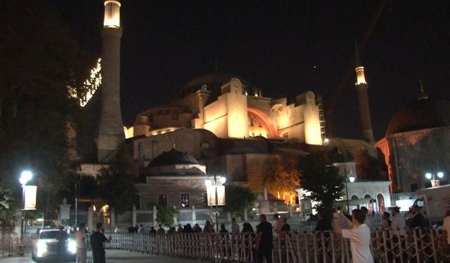 Sosyal medyadan sabah namazı çağrı yaptı, Ayasofya doldu taştı