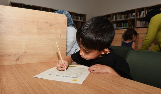 Çocuklar mektup yazmayı öğrendi