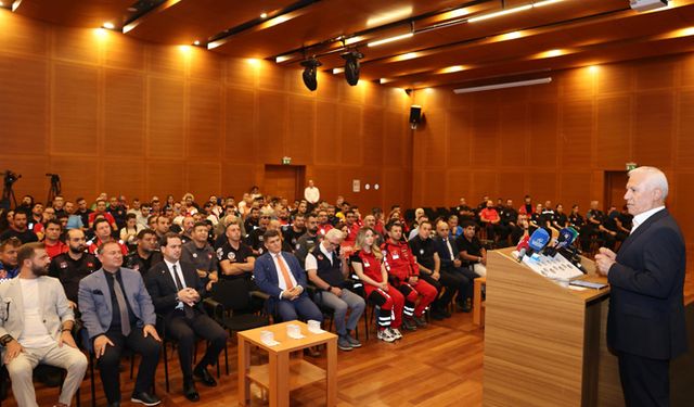 Başkan Bozbey: Orman yangınlarına müdahale eden fedakarları unutmadı