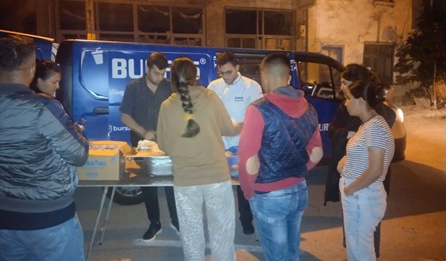 Balıkesir'e yardıma koştular, çorba ve çay dağıttılar