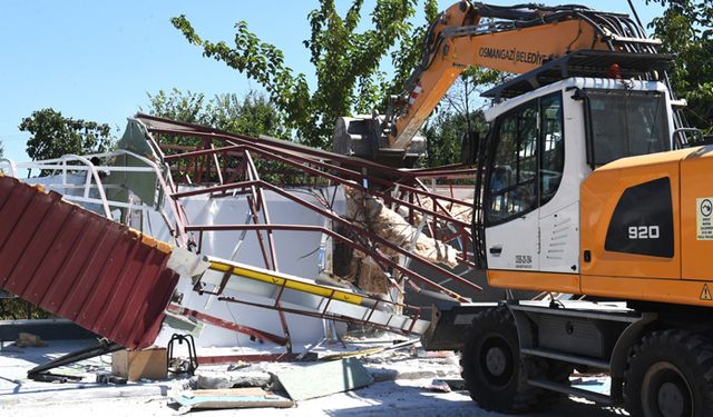 Osmangazi Belediyesi kaçak yapıları yerle bir ediyor