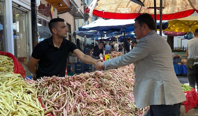 Erkan Aydın, Bursa'nın en eski semtinde esnafla buluştu