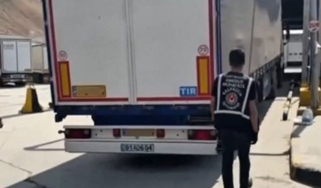 Tırın gizli bölmesinden bakın ne çıktı?