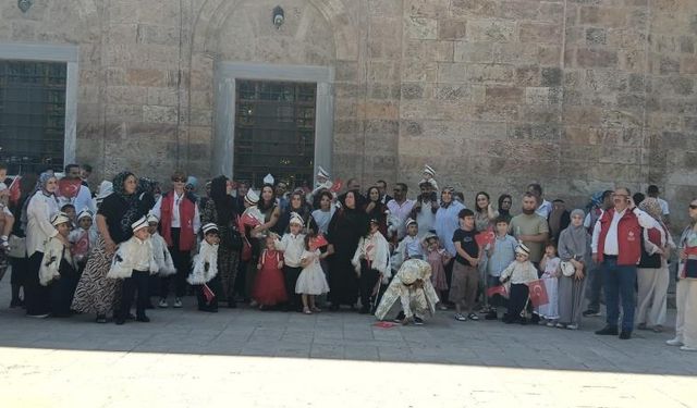 Bursa'da sünnet çocukları gelenekleri yaşadı