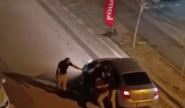 Sürücüyü yol ortasında linç ettiler!