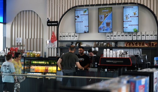 Genç Kafe'ye akın ettiler