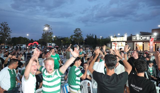 Milli heyecan ve Bursaspor maçını dev ekranda izlediler