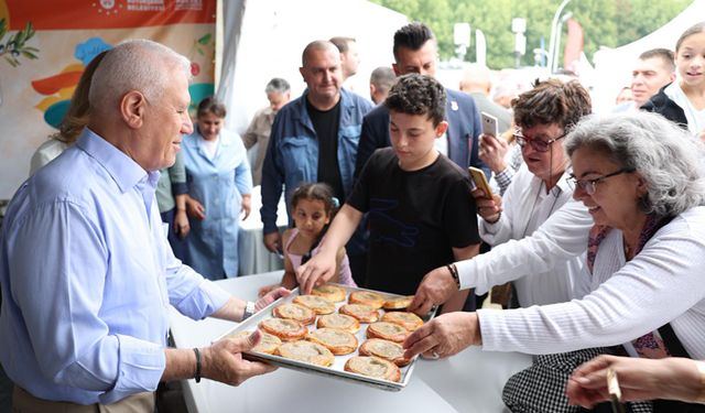 Mustafa Bozbey tahinli pide ikram etti