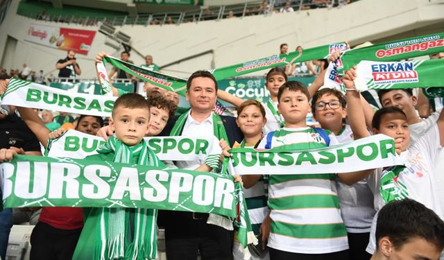 Çocuklara Bursaspor sevgisi aşılıyorlar