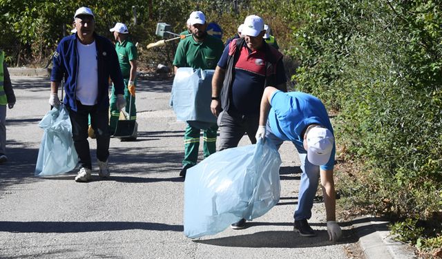 Osmangazi'de temiz çevre için çöp topladılar