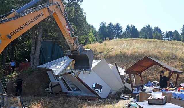 Osmangazi Belediyesi, kaçak yapıları yerle bir etti