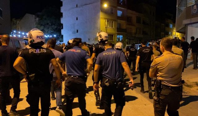 Suç makinasını gözaltına alan polise saldırdılar!