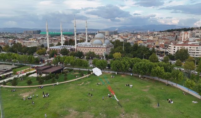 Bursa'da Gazze için altıköşe uçurdular