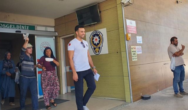 Kadının parmakları kopmuş, sağlıkçı sırıtıyor!