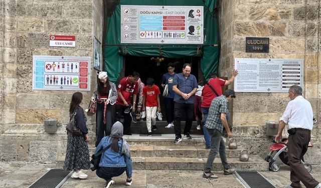 Bursa'daki camilere uygunsuz kıyafetle girilemeyecek