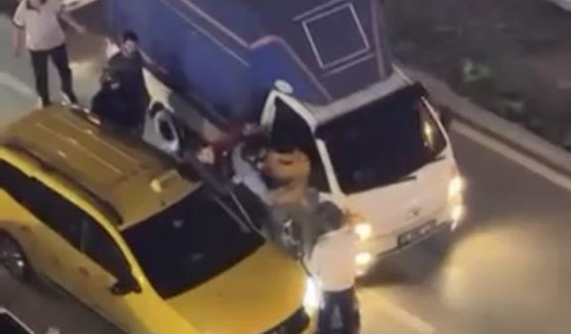 Bursa'da sürücüler kavga etti, trafik kilitlendi