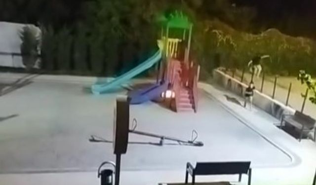 Bursa'da çocuklar oyun parkını yaktı!