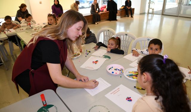 Çocuklara sağlıklı beslenmeyi öğretiyorlar