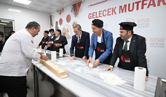 BTSO Mutfak Akademi sektöre ışık saçıyor