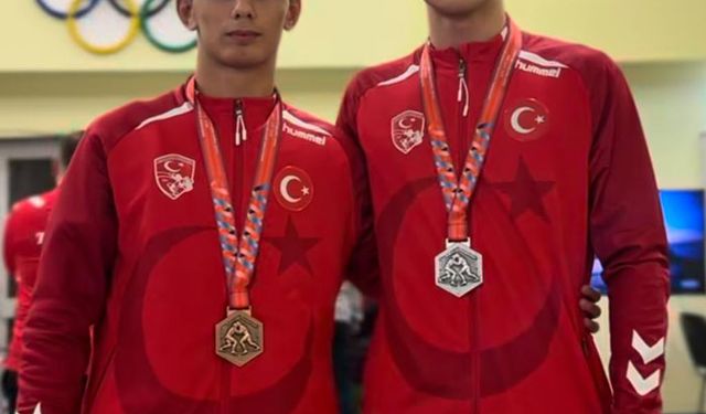 Güreşçiler Bursa'ya madalya ile döndü