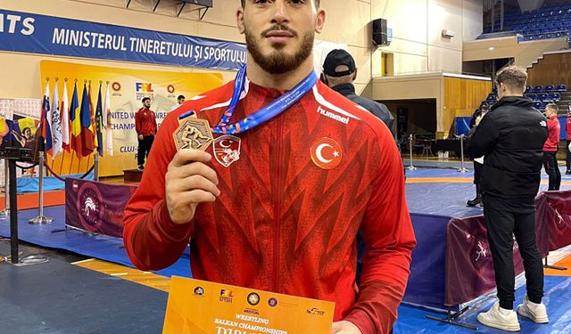Bursa Büyükşehir güreşçisi  altın madalya kazandı
