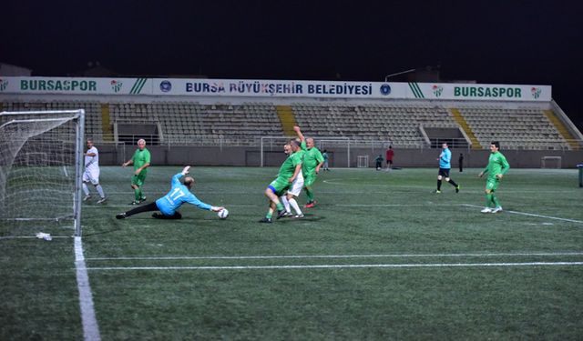 Bursasporlu eski futbolcular turnuvaya renk kattı