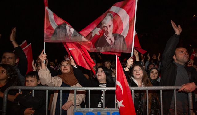 Bursa'yı Cumhuriyet coşkusu sardı