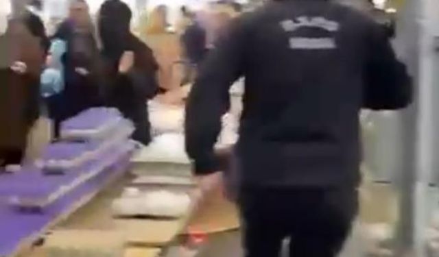 Pazaryerinde hırsızlık yapan kadınları kovaladılar