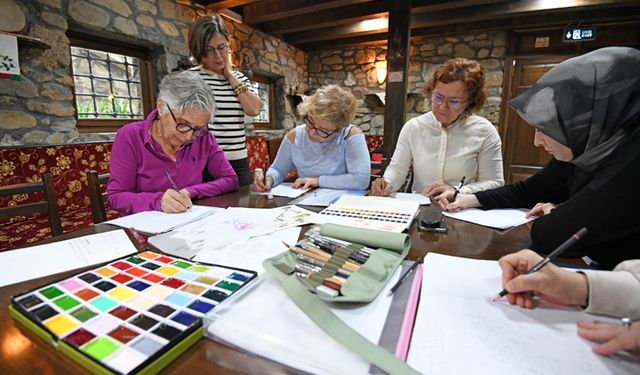 Minyatür  sanatına kadınlar  renk katıyor