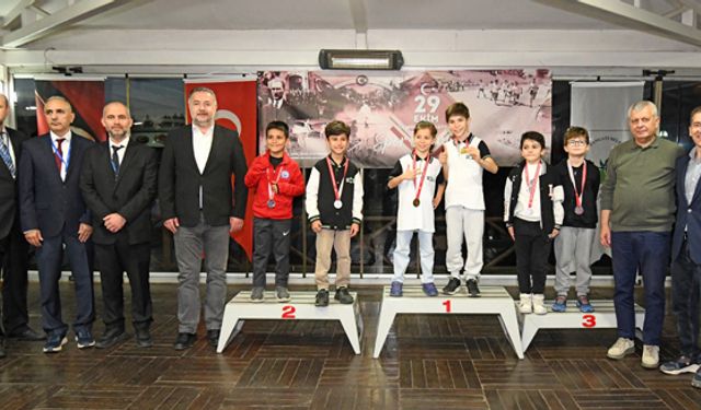 Satranç ustaları ödüllerini aldı