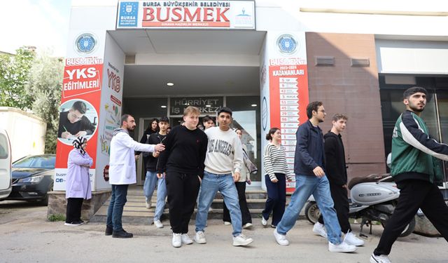 Bursa'da öğrenciler  deprem tatbikatına katıldı