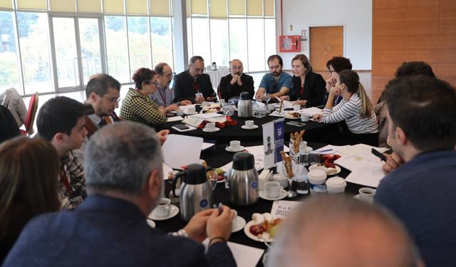 Karagöz tüm yönleriyle tartışıldı