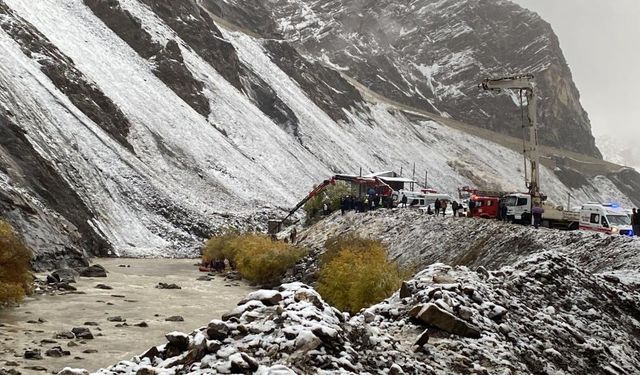 Uçuruma yuvarlanan araçtaki 2 madenci hayatını kaybetti