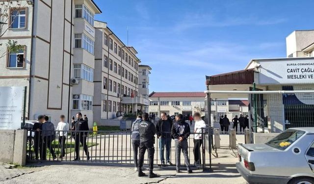 Bursa'daki okulların çevresinde polis uygulama yaptı