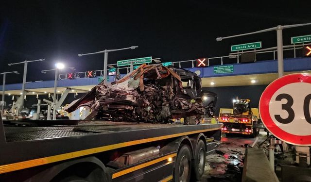 Gişelere çarptı,  bu hale geldi!