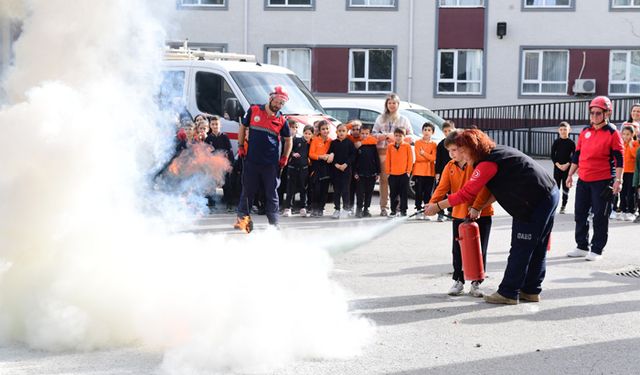Öğrencilerin deprem ve afet eğitimi gerçeği aratmadı