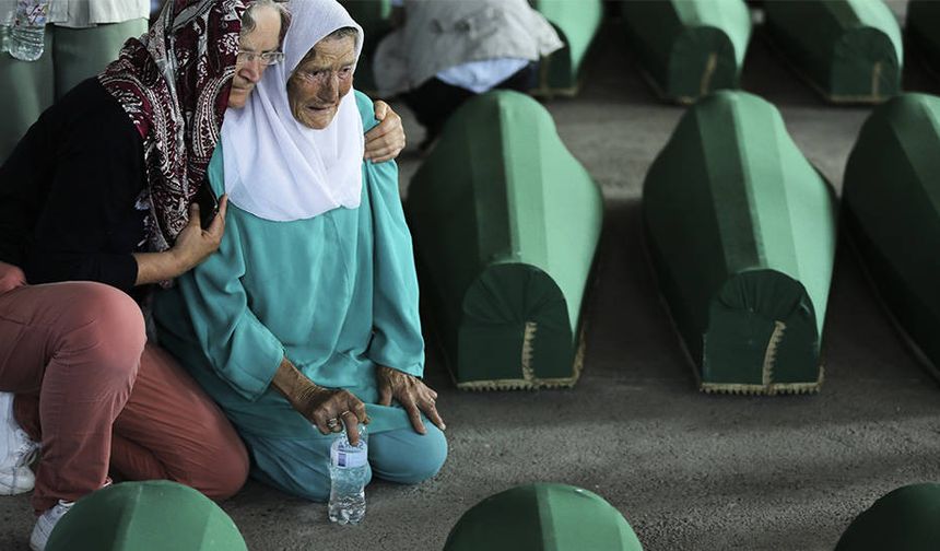 Srebrenistsa'da gözyaşları arşa yükseliyor