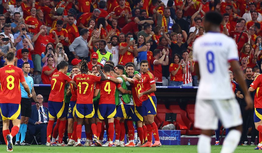 İspanya Fransa'yı evine gönderdi: 2-1