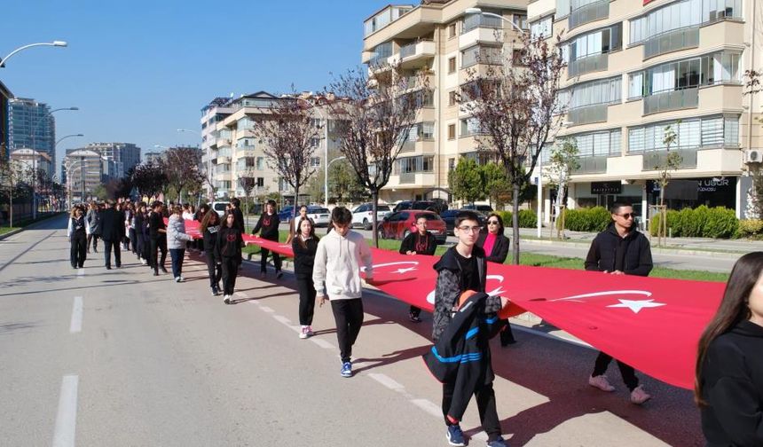 Öğrenciler teröre lanet için yürüdü