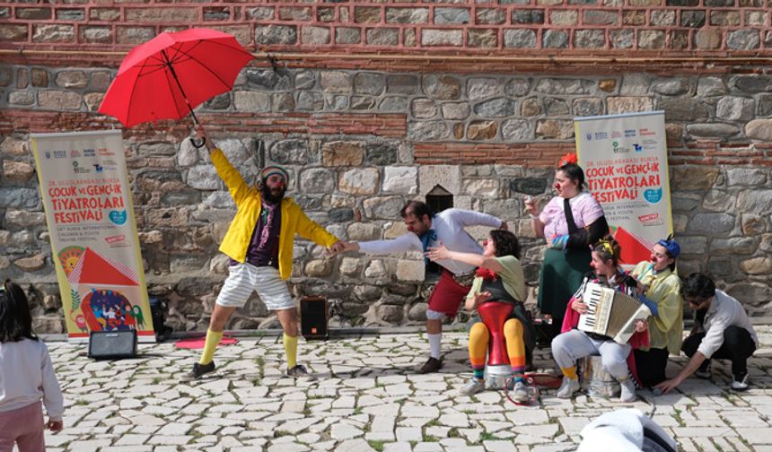 Bursa'da tiyatro festivaline büyük ilgi