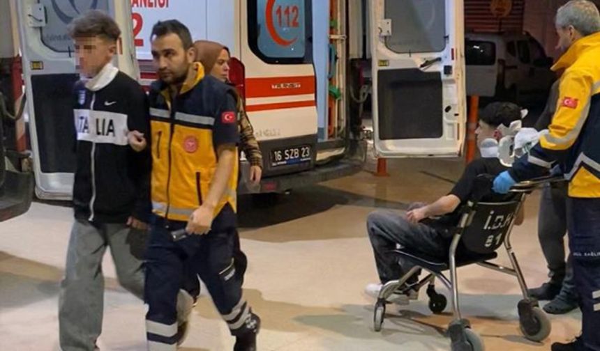 Bursa'da yolda yürüyen gençleri yaraladı