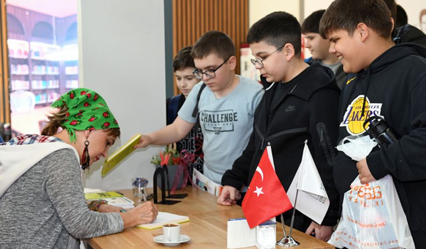 Yazar Yıldız, küçük okuyucularıyla buluştu