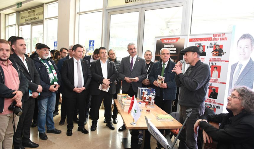 Efsane türkünün yazarı Nevzat Çelik Osmangazi standında