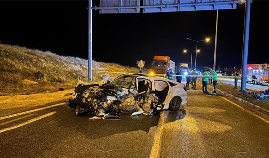 Feci kaza, 3 kişi feci şekilde can verdi!